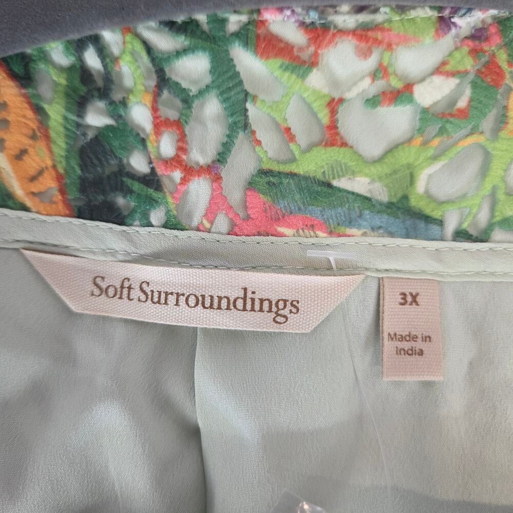 Green Multicolor Embroidered Cropped Jacket - Picture 7 of 15